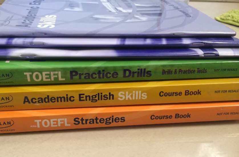 При подготовке к TOEFL важно пользоваться самыми новыми изданиями учебников. Фото: olx.in