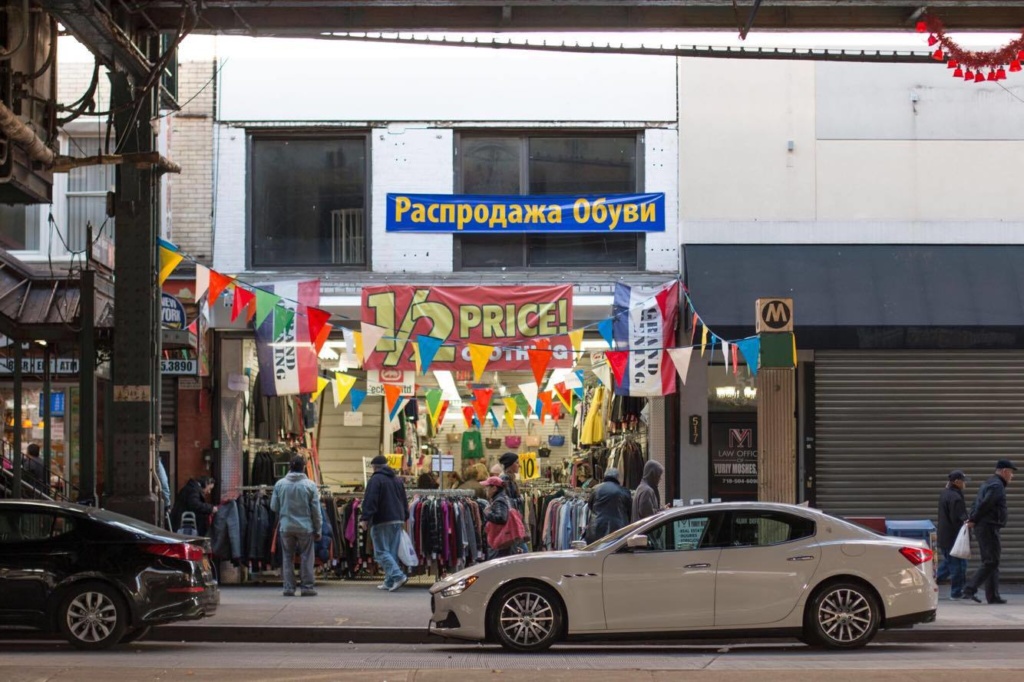 Русские магазины на Брайтон Бич можно встретить на каждом углу. Фото: Денис Малинин 