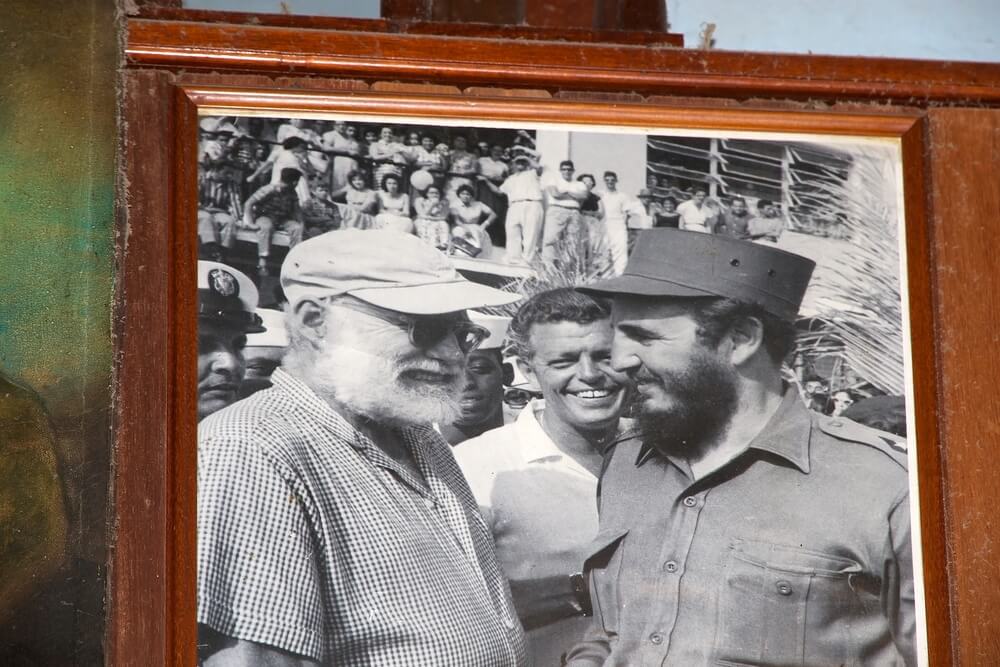 Эрнест Хемингуэй и Фидель Кастро. Фото: Depositphotos