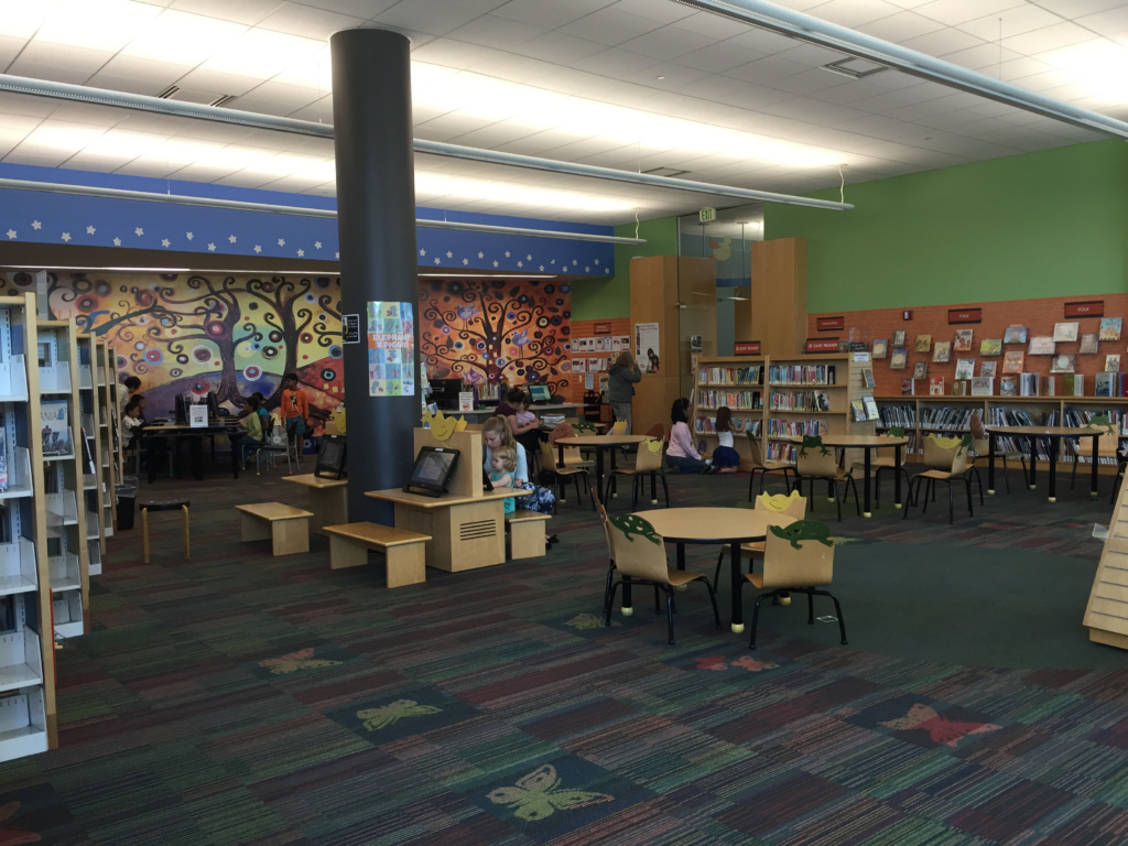 Детский зал библиотеки в городе Фостер сити, Калифорния. Фото из личного архива автора.