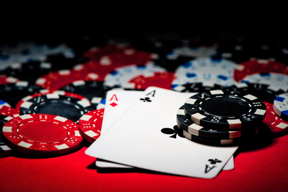 Картинки по запросу "Покер, ставки и всякого рода азартные игры странным образом вошли к нему в привычку""