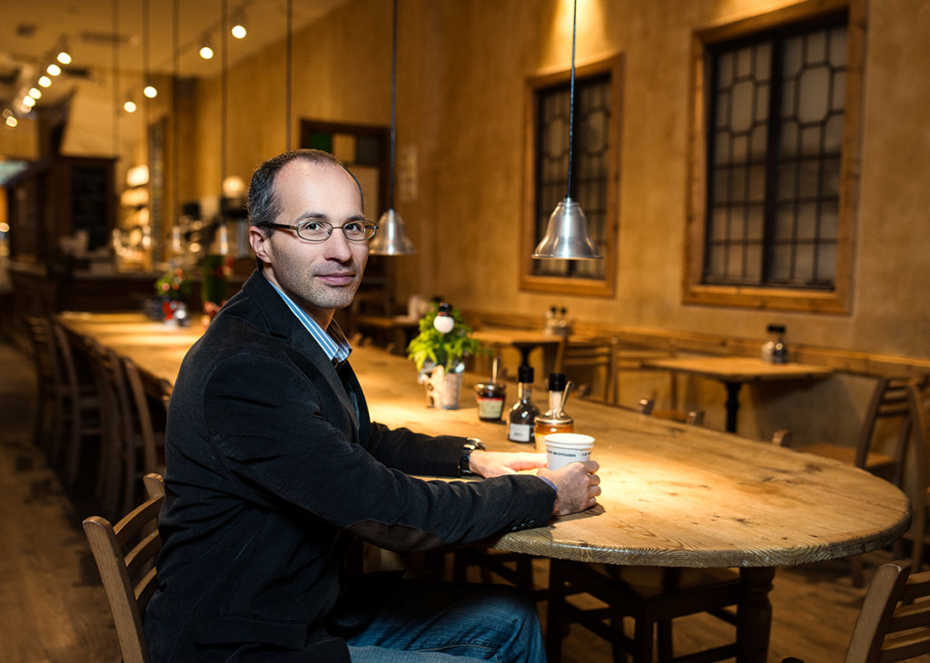 Идея о переименовании улицы пришла Алексею и его друзьям в баре. Фото Павла Терехова