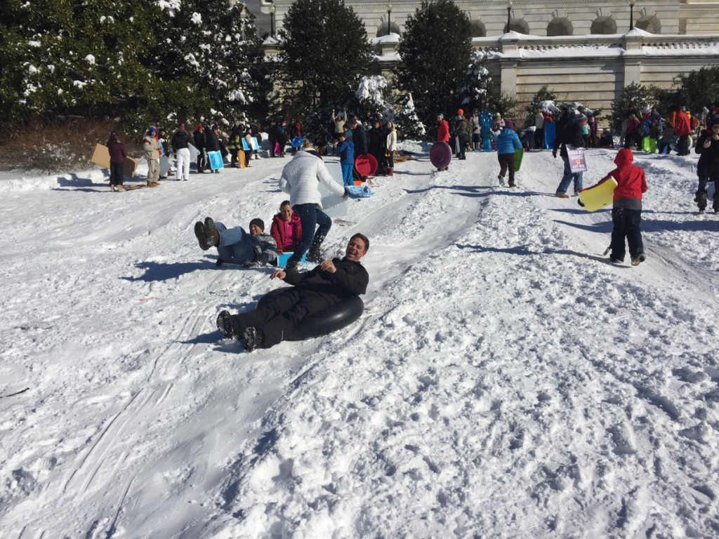Снег - это не только проблемы, но и море удовольствия. Фото Леси Бакалец