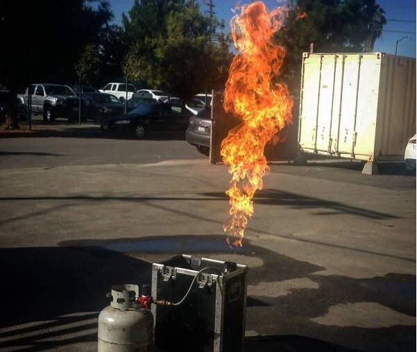 Работа Юлии связана с огенм. Фото: instagram.com/uroganchik