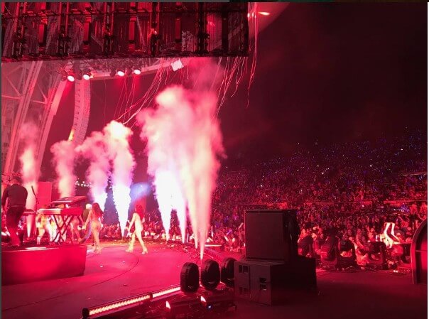 Юлия работала с пиротехникой на концерте Pitbull. Фото из ее Инстраграма uroganchik