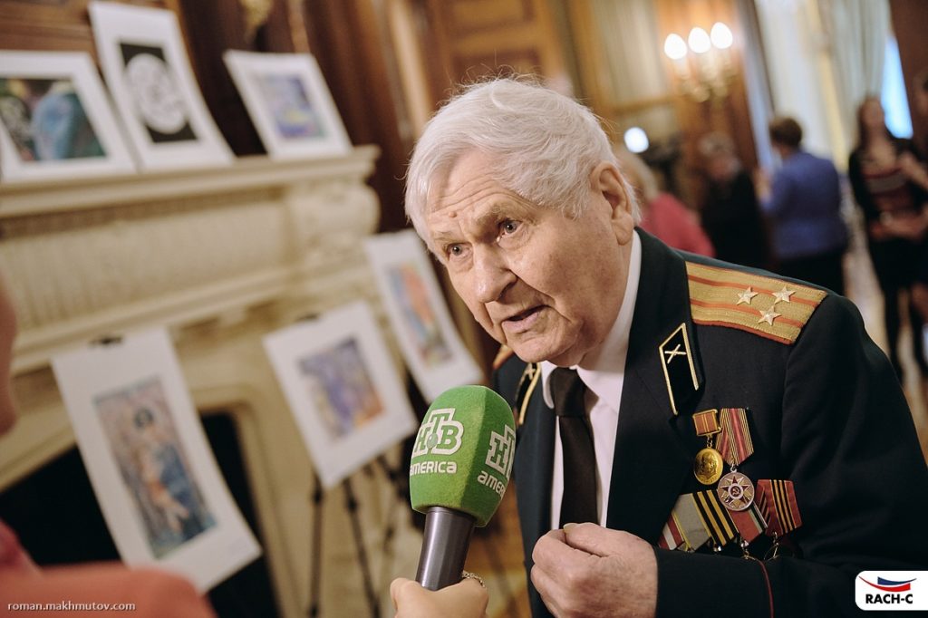 Николай Зайцев дает интервью российскому телеканалу. Фото из личного архива 