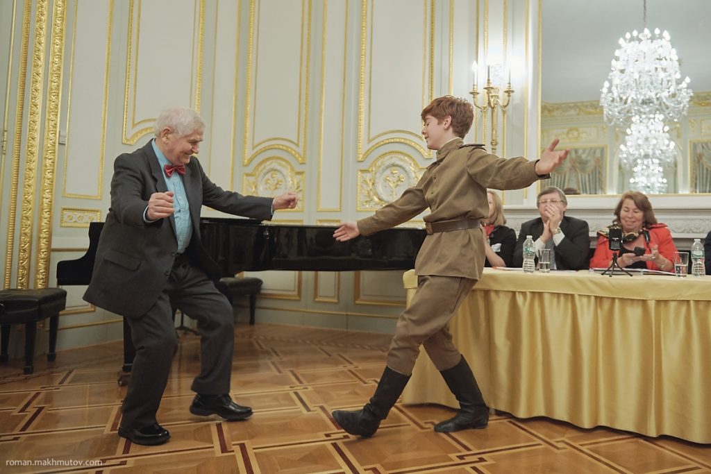 Николай Зайцев танцует на Молодежном Форуме в Нью-Йорке. Фото из личного архива 