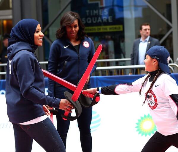 Muhammad gave a fencing lesson to First Lady Michelle Obama Photo: Twitter