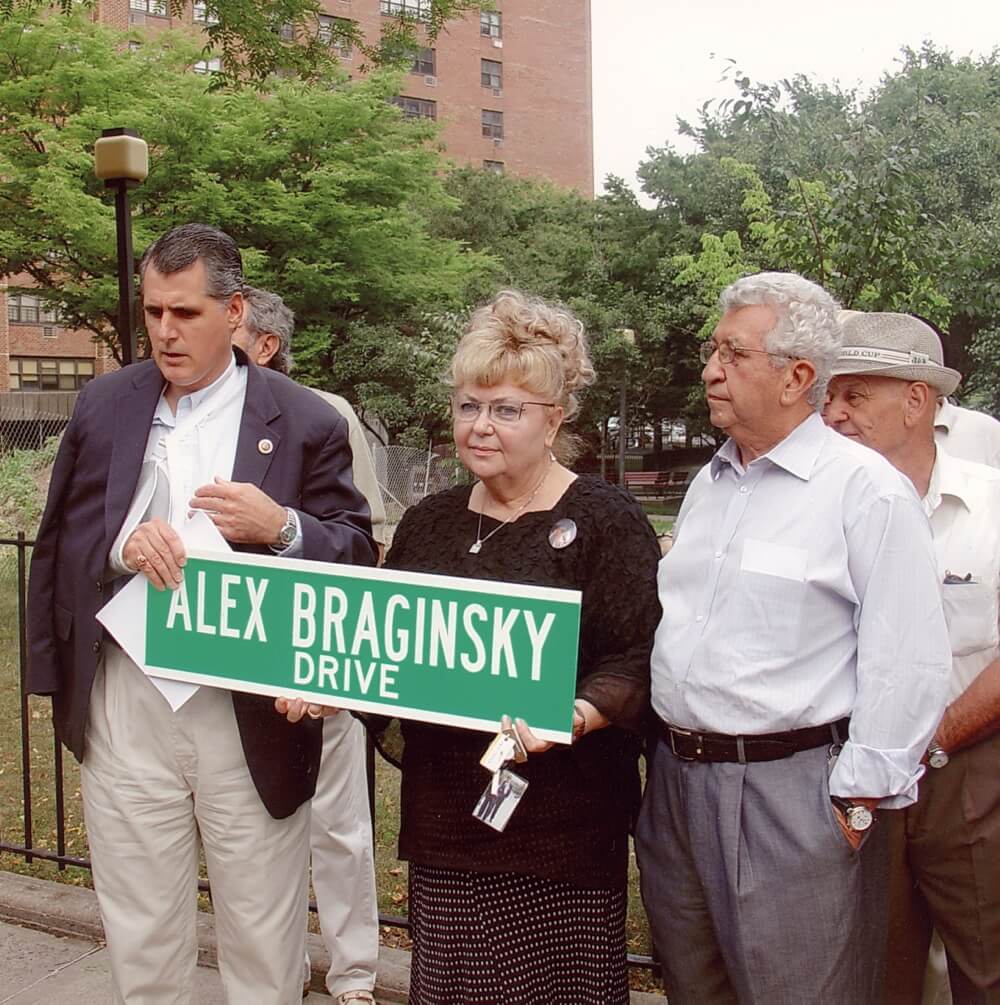 В Кивнсе была названа улица в честь Александра Брагинского. Фото из личного архива