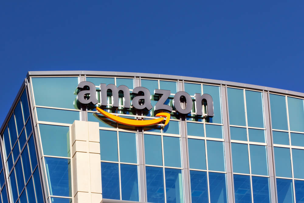 Amazon нанимает сезонных сотрудников для работы из дома Фото: depositphotos