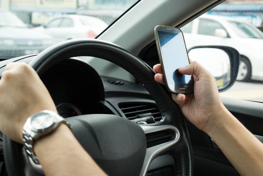 California drivers are completely banned from using mobile phones while driving. Photo: Depositphotos