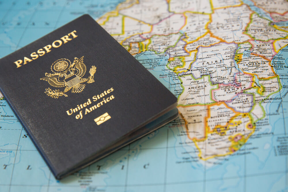 Паспортная карта дополняет обычный паспорт США. Фото: depositphoto.com