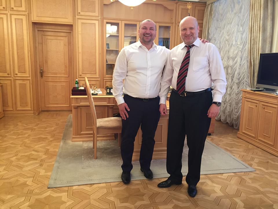 Sergei Vronsky (left) with Secretary of the National Security and Defense Council of Ukraine Oleksandr Turchinov. Photos from the personal archive of Sergei Vronsky