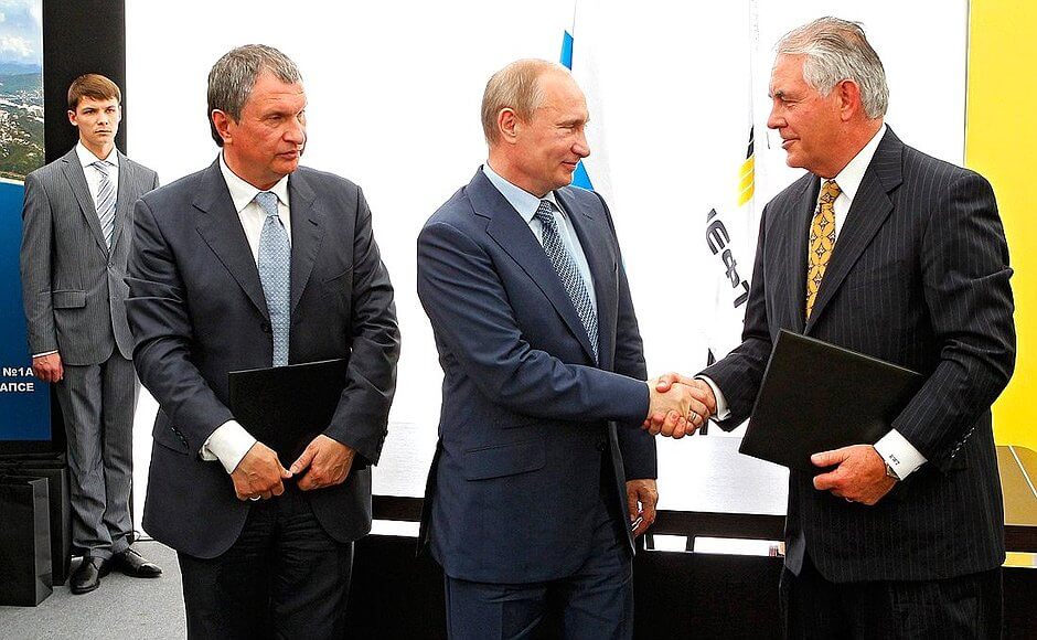 Президент компании ExxonMobil Рекс Тиллерсон с главой России Владимиром Путиным Фото: kremlin.ru
