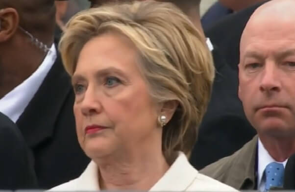 Хиллари Клинтон с экс-президентом США Биллом Клинтоном. Фото: скрин видео