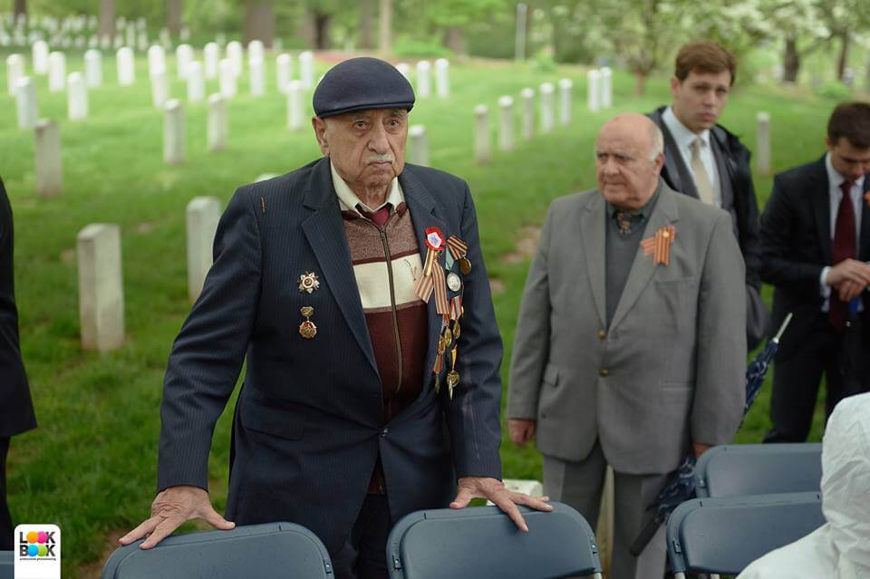 Spirit of the Elbe wreath-laying ceremony Фото: Русская молодёжь Америки