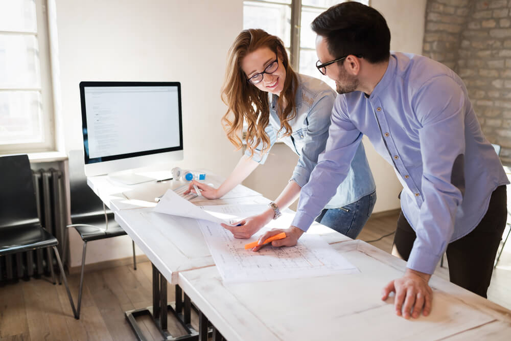 вакансии со знанием языка. Female students talk. вакансии со знанием языка. вакансии со знанием языка. менеджер по продажам со знанием английского.