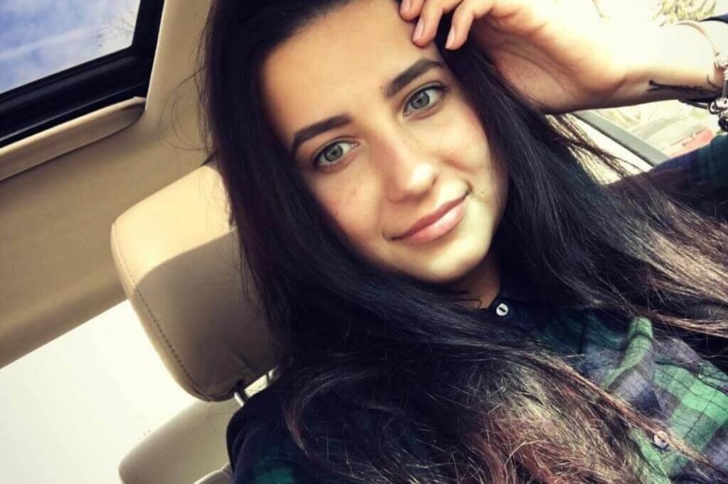 Qorqinchli yalangoch ayol