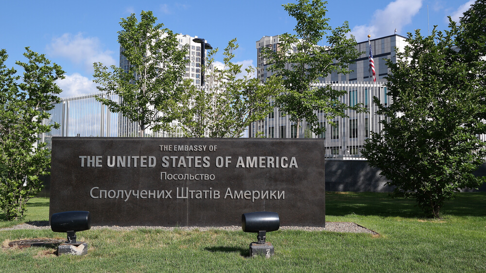 Госдеп призвал американцев и дипломатов покинуть Украину, а в Россию гражданам США советуют не ехать