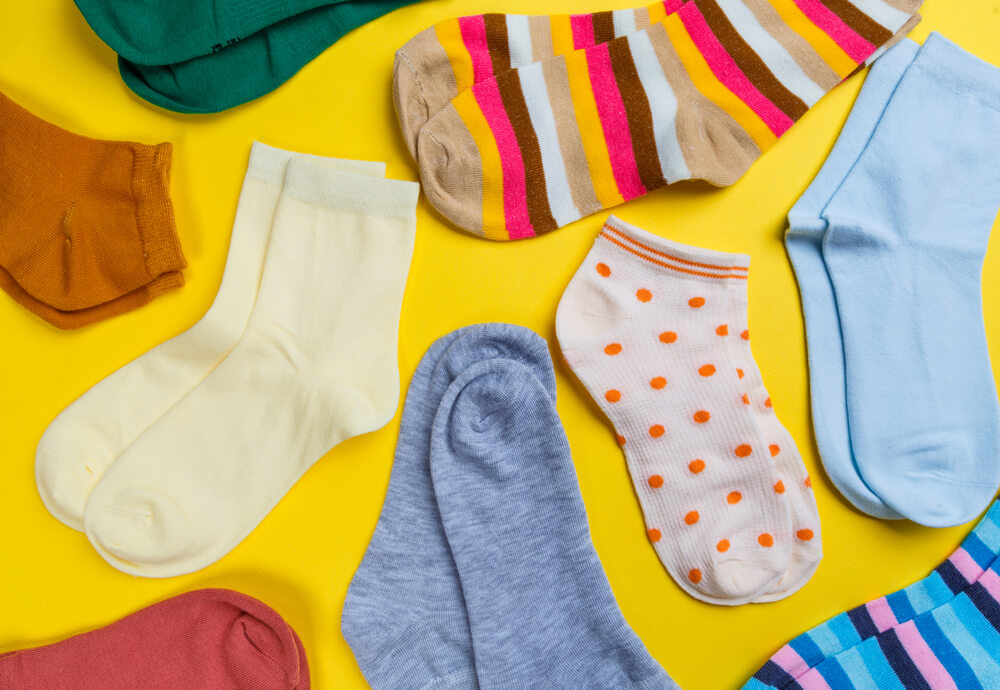 A man makes $2000 a month selling his unwashed socks online - ForumDaily