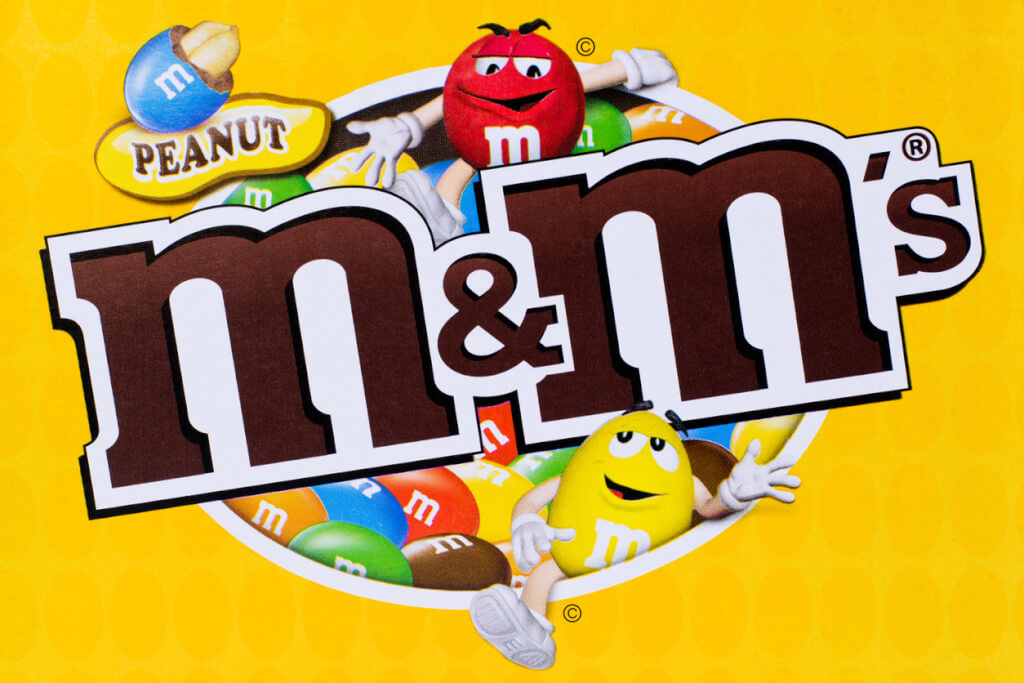 Por primera vez en 10 años ha aparecido un nuevo personaje en M&Ms: los  caramelos morados no son solo un postre, son un símbolo - ForumDaily