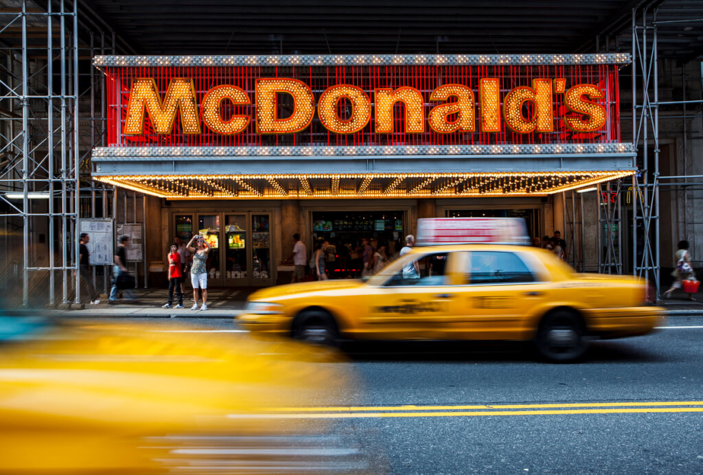 Бесплатная еда в McDonalds на всю жизнь: как выиграть золотую карту сети -  ForumDaily