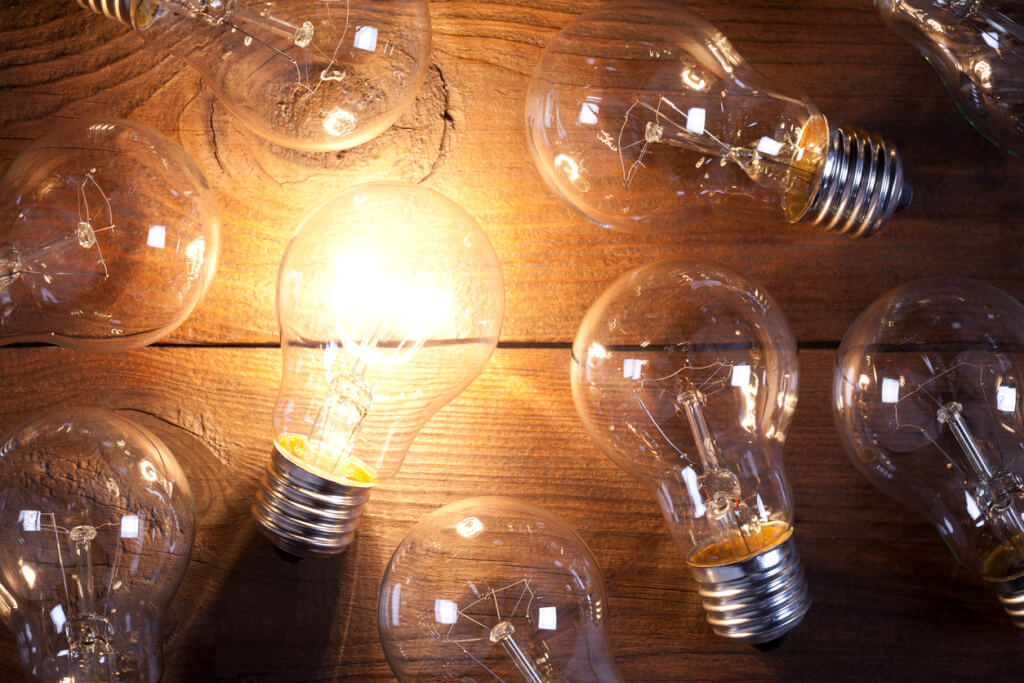 Noticia - NNUU37. INDUSTRIA ha corregido la normativa que legalizó las bombillas  LED en faros halógenos.