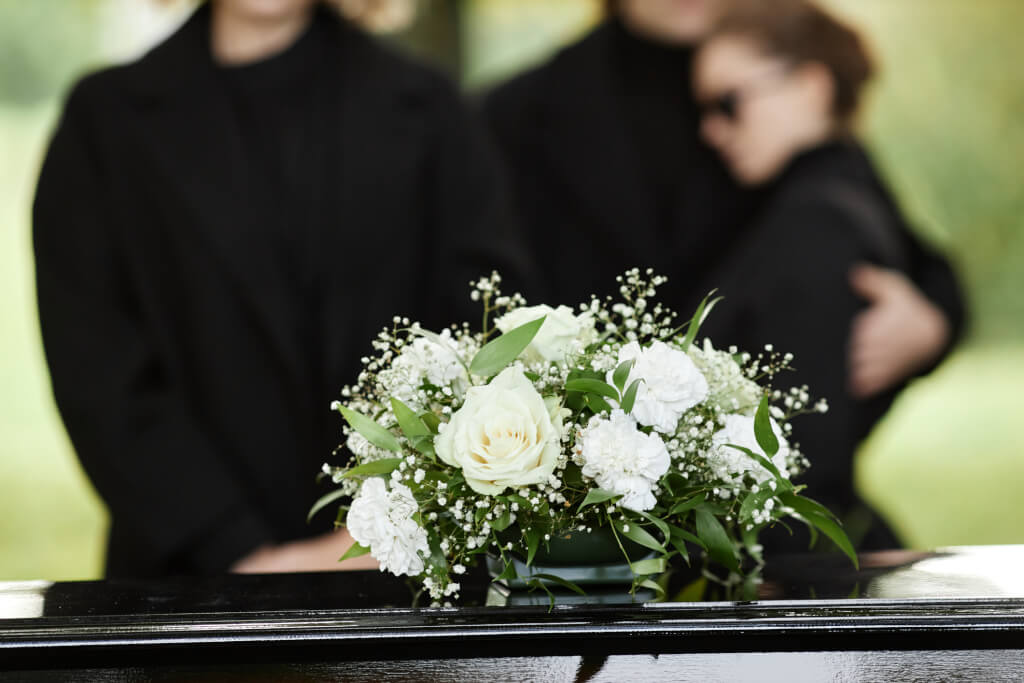 Matthew Perry: el actor de Friends fue enterrado en una ceremonia privada  rodeado de sus familiares y amigos de la popular serie - BBC News Mundo