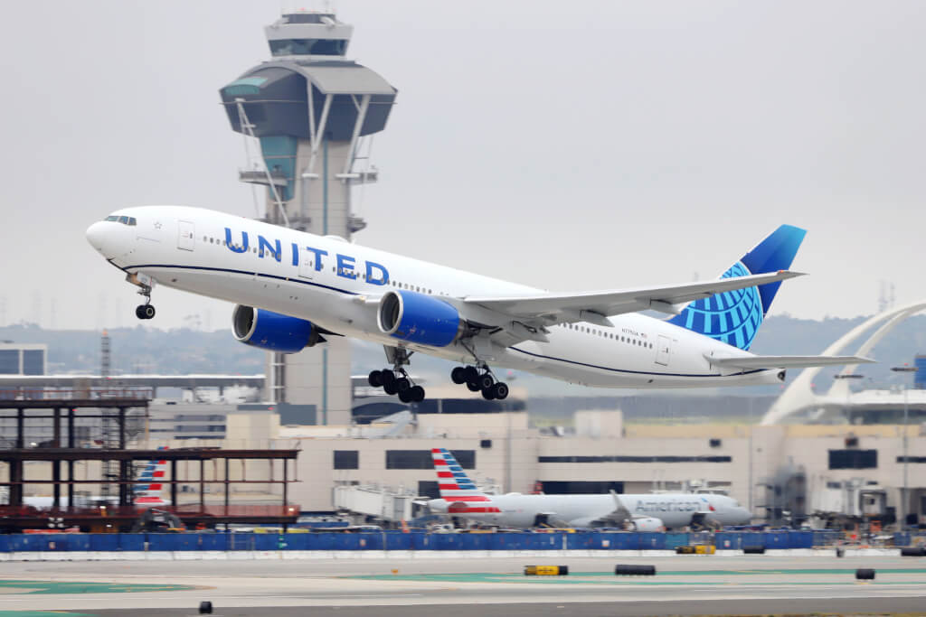 United Airlines Boeing 777 учагы