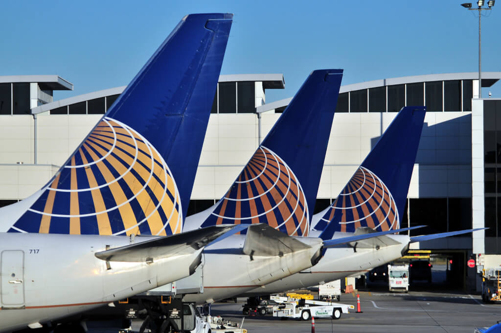 United Airlines təyyarəsinin quyruqları